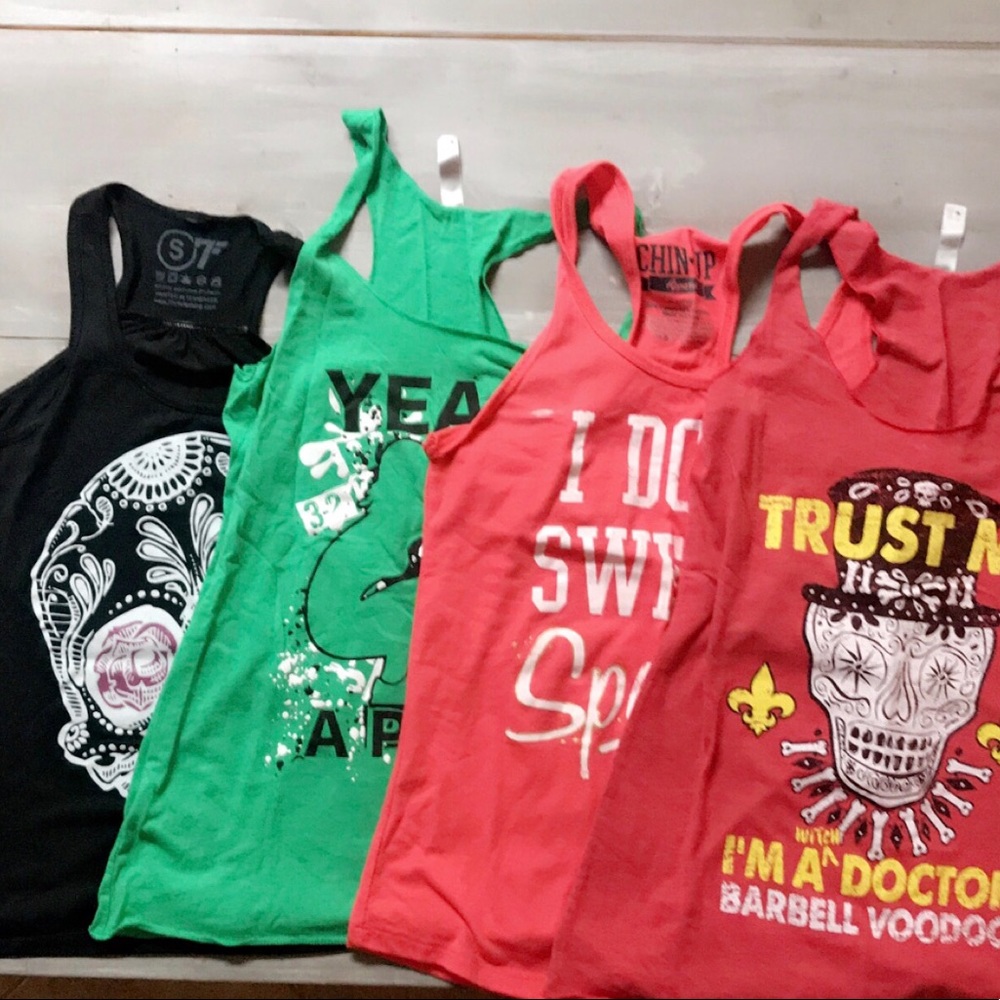 Group of 4 CrossFit tanks XS/S